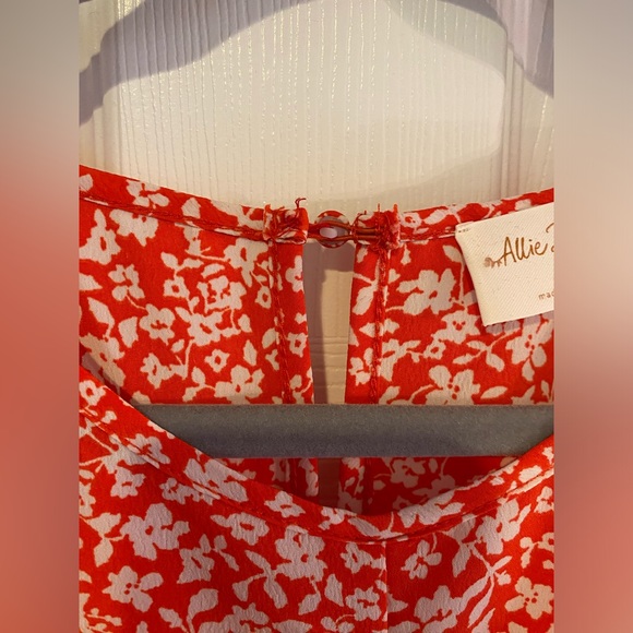 EUC ditsy Red Floral mini sundress size medium - Picture 4 of 12